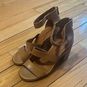 NWOT Lucky Brand Tan Leather Heeled Sandals